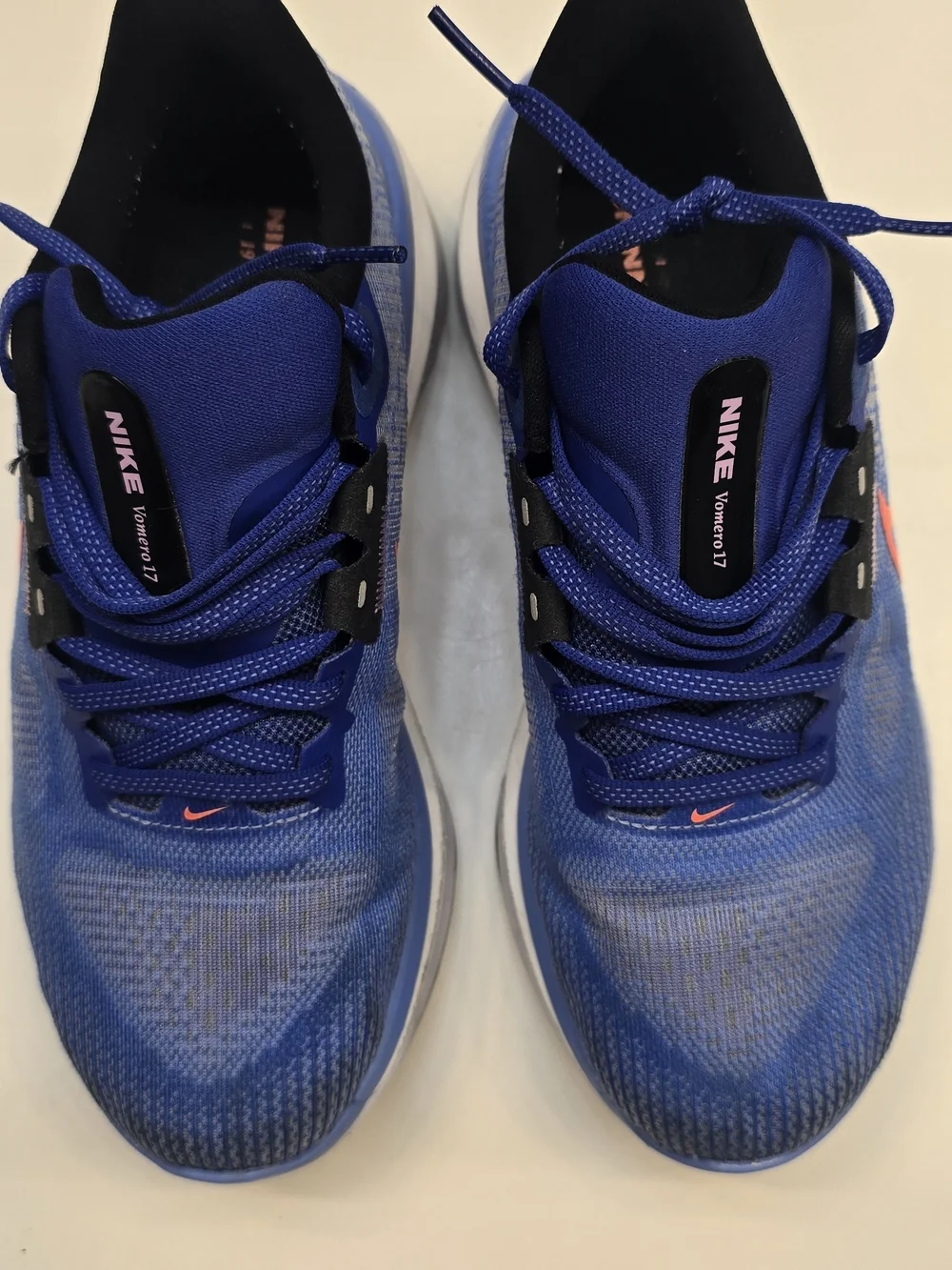 NIKE Men's Blue Athletic Running Shoes with Pink Accents